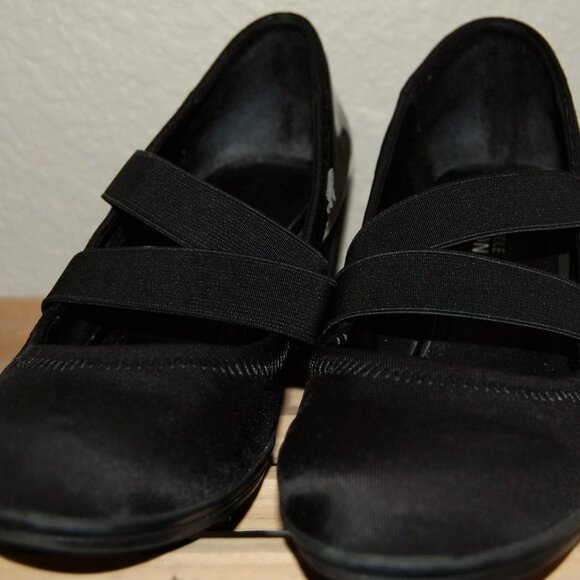 Kenneth Cole, Lacross Women Size 8 Patent Wedge Black Shoes - Picture 10 of 14